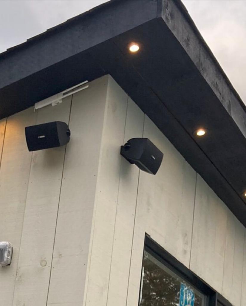 Weatherproof outdoor speakers